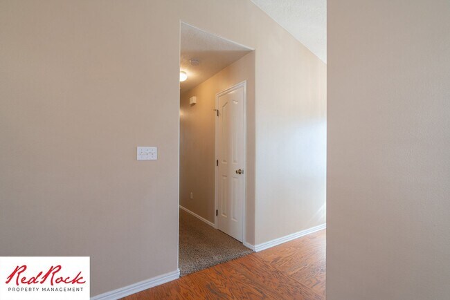 Building Photo - Pet Friendly - 4 Bed 2 Bath for rent in St. George