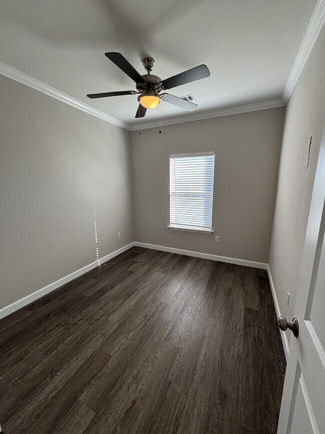 Building Photo - 1824 Stable Ln