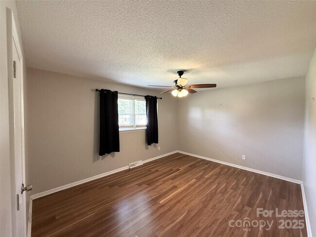 Building Photo - 4712 Jamee Dr
