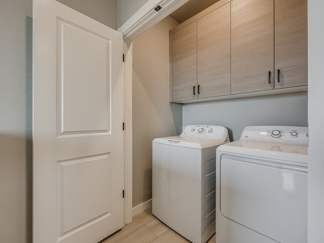 Building Photo - 13000 Maplewood Ave