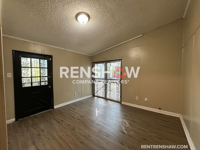 Building Photo - Text the Leasing Team at 901-820-4367 to s...