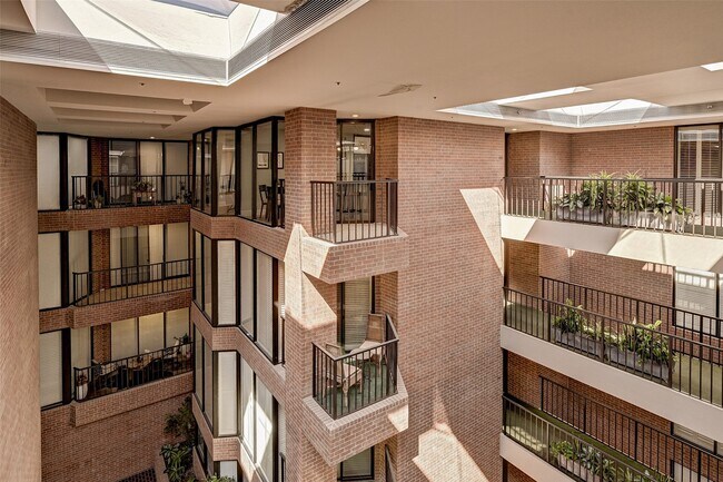 Building Photo - 9333 Memorial Dr