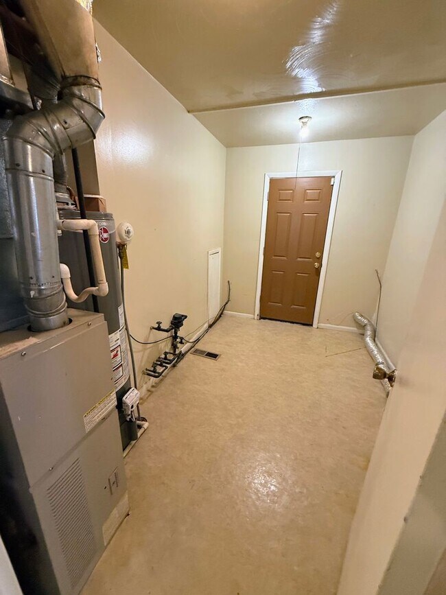 Building Photo - Well-maintained 3-bedroom, 1-bath home in Cleveland