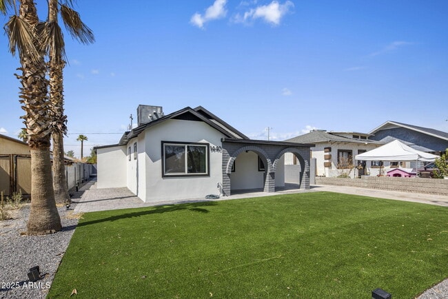 Building Photo - 1440 E Pierce St