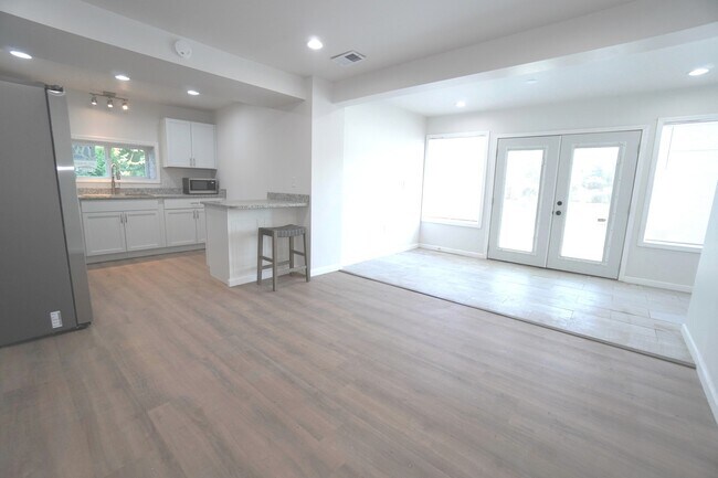 Building Photo - 5801 Juniper Ave