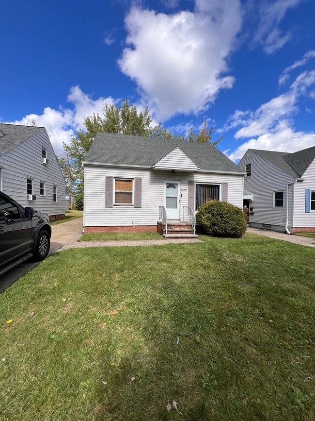 Primary Photo - 15401 Benhoff Dr