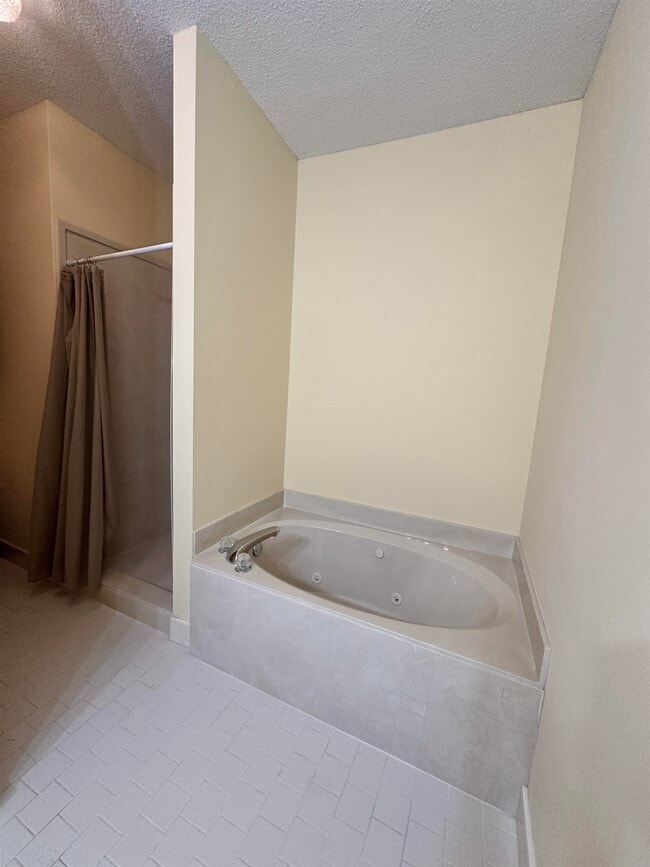 Building Photo - 596 W Ashley Glen Cir