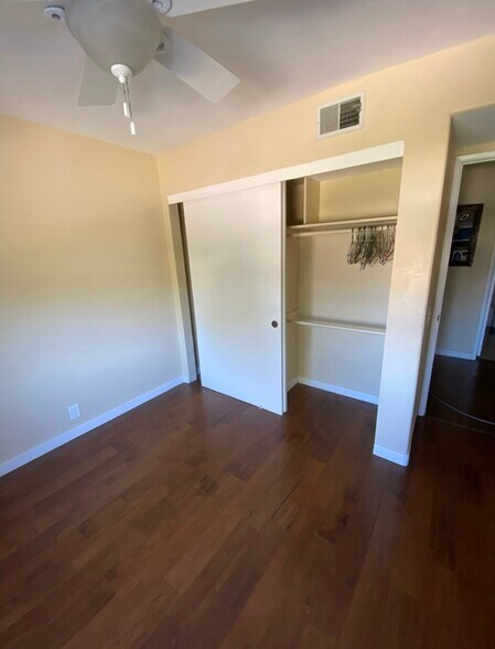 Building Photo - 5649 Lake Park Way