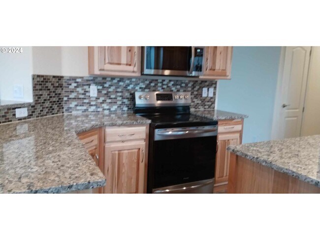 Building Photo - 348 N Falcon St