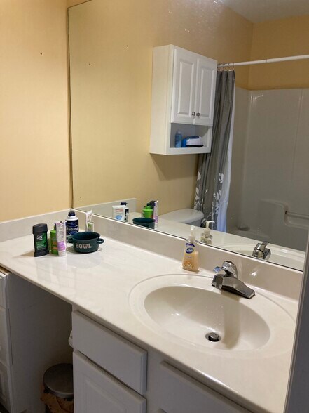 Building Photo - 231 Littleton Way