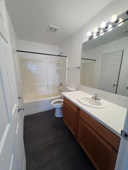 Building Photo - 73538 Sun Valley Dr