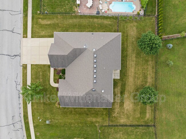 Building Photo - 105 Forest Oaks Dr