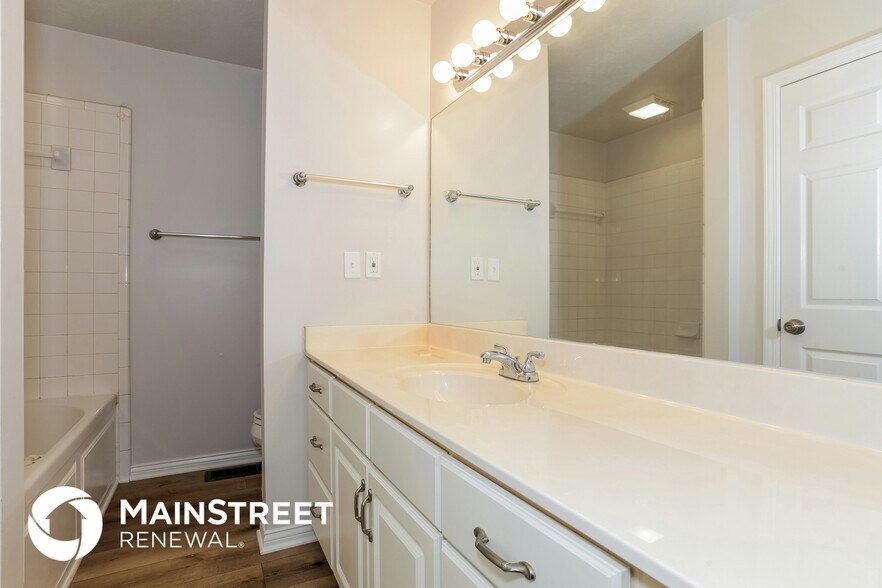 Building Photo - 1628 Greenland Park Cir