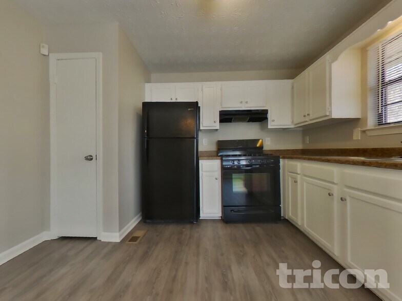 Building Photo - 1515 Olde Oak Dr