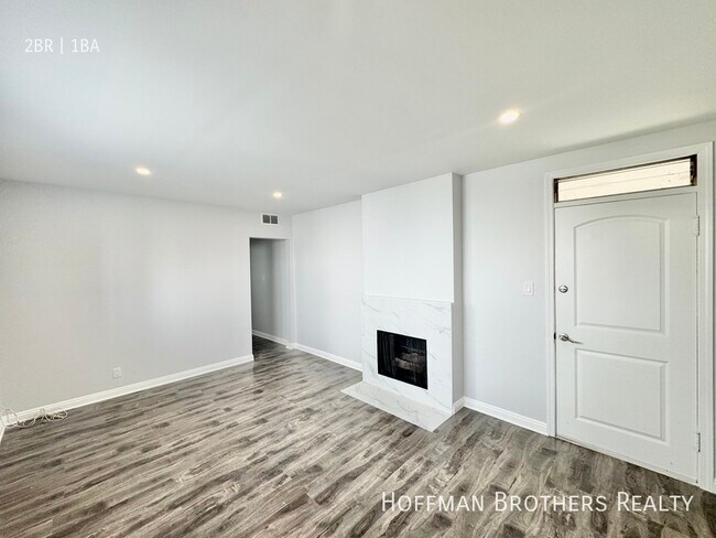 Building Photo - 427 N Oakhurst Dr