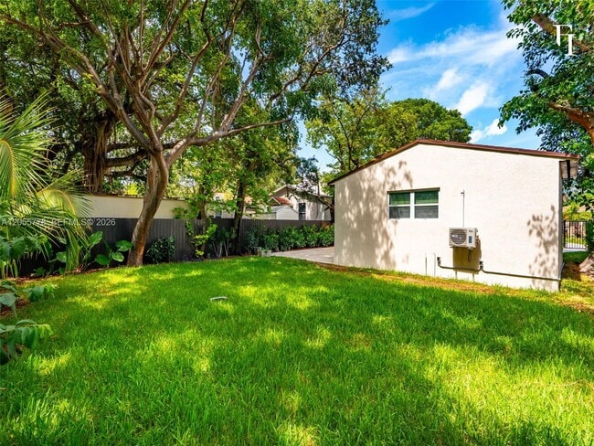 Building Photo - 3228 NW 11th Ave