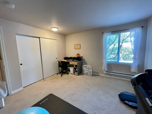 Building Photo - $500 Move In Special!!!!