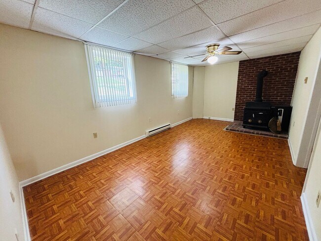 Building Photo - 208 Ardmore St