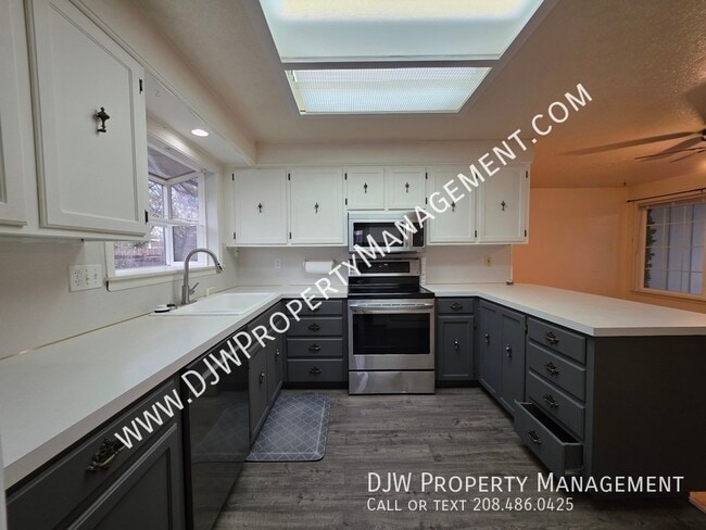 Building Photo - 9144 W Dalton Pl