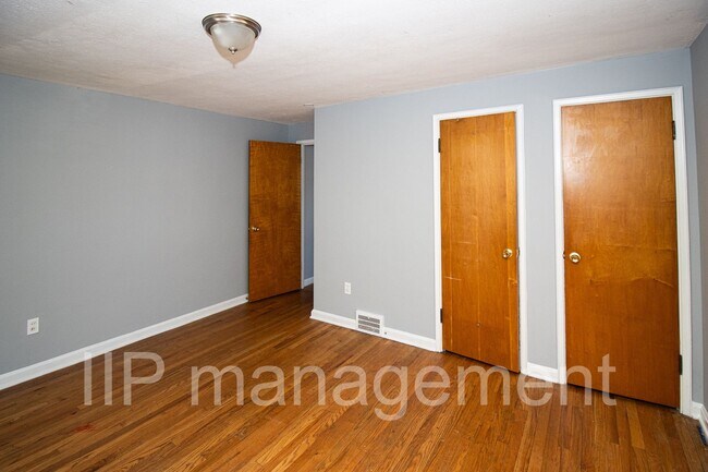 Building Photo - Cleveland Heights Spacious 3bed Home - Sec...