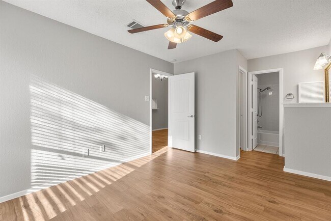 Building Photo - 413 Country Aire Dr