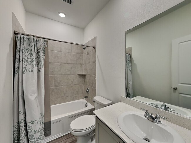 Building Photo - 5604 Elwood Dr