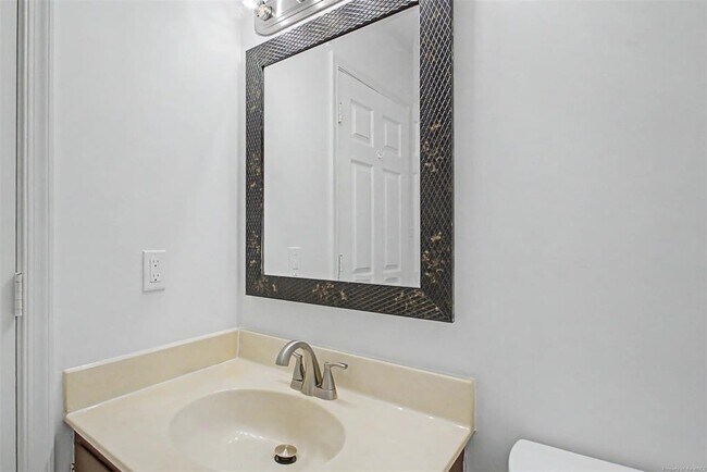 Building Photo - 285 Merrimac Trail