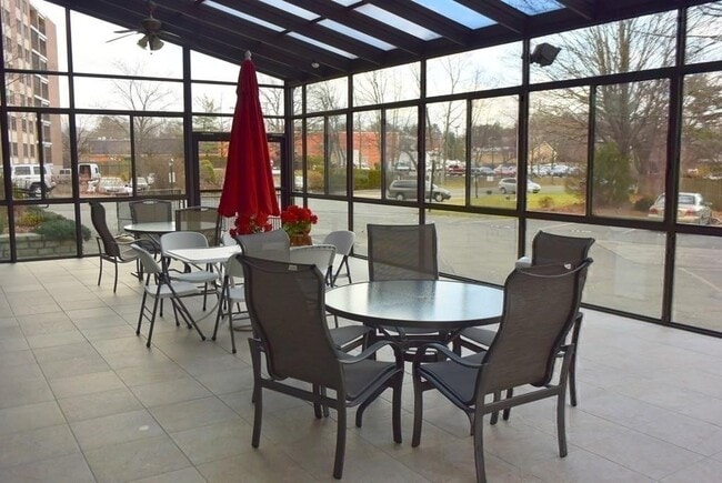 Building Photo - 51 Melrose St