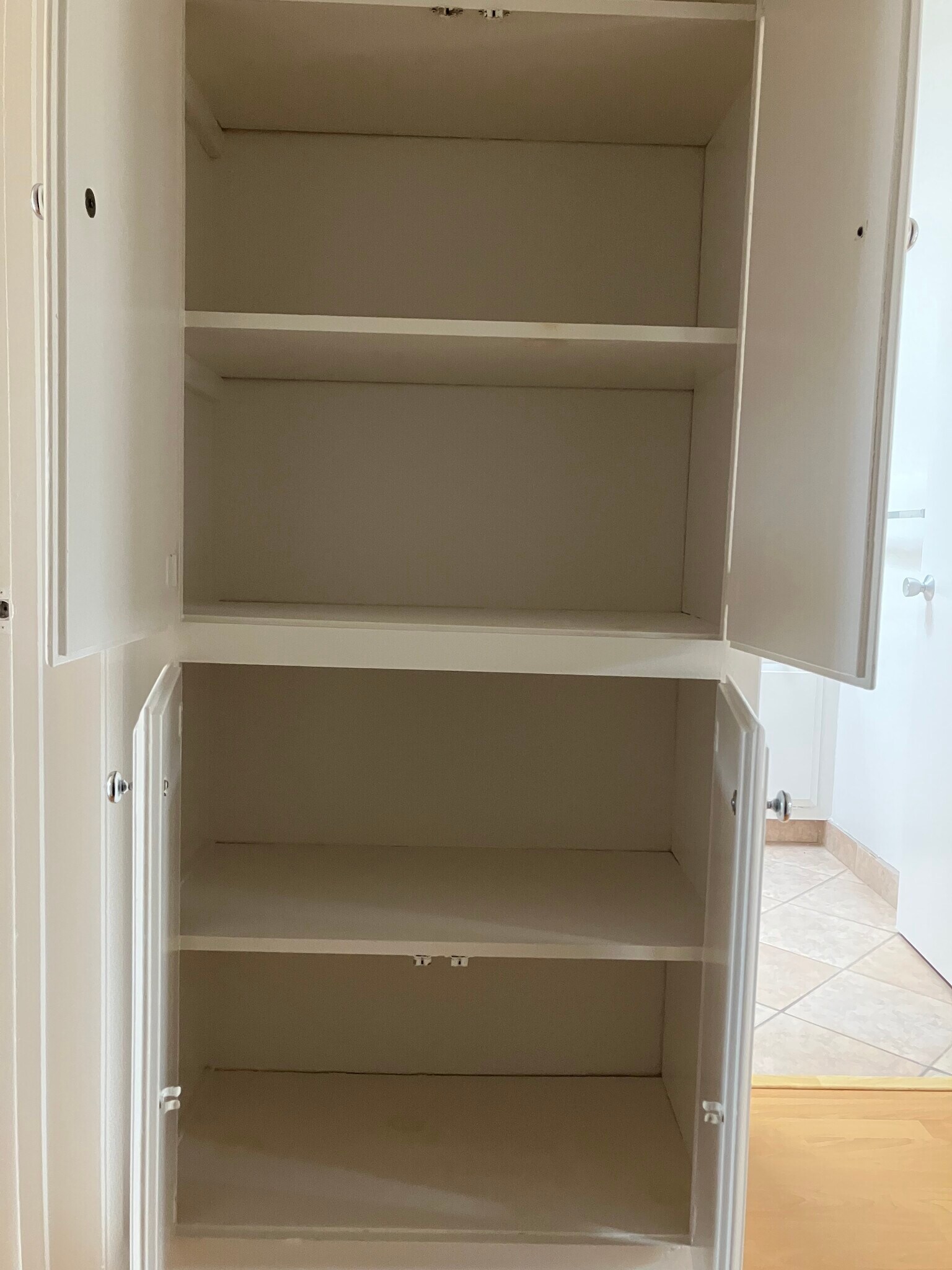 linen closet - 2020 Idaho Ave