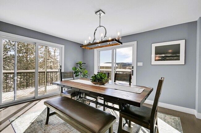 Building Photo - 28585 Evergreen Manor Dr