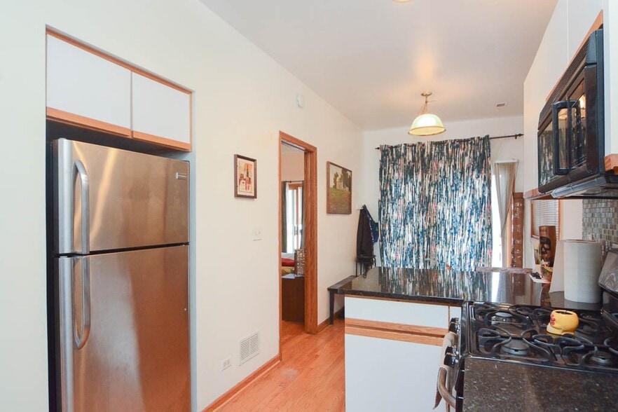 Building Photo - 3713 N Janssen Ave