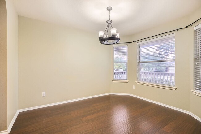 Building Photo - Adorable 3 bedroom off Shaenfield and 1604