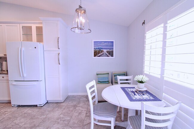 Building Photo - FURNISHED LONG TERM OR SEASONAL RENTAL WALKING DISTANCE TO MERCATO