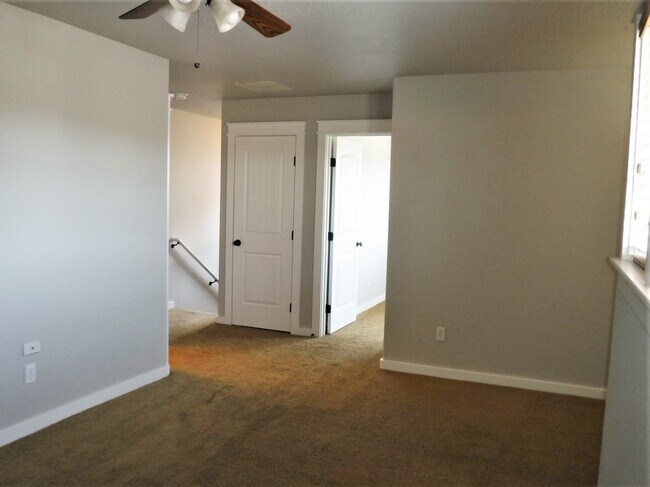 Building Photo - Beautiful 3 bed 2.5 bath home in the Cobblefield Crossing Subdivision in Meridian.
