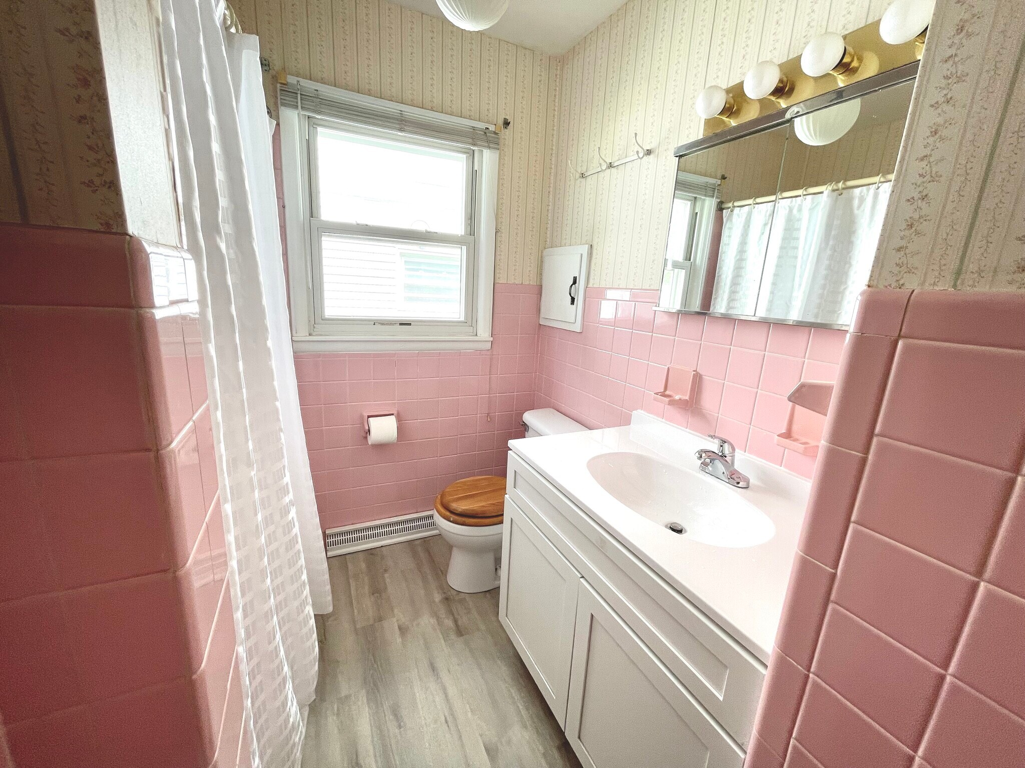 Building Photo - 709 Sackett St