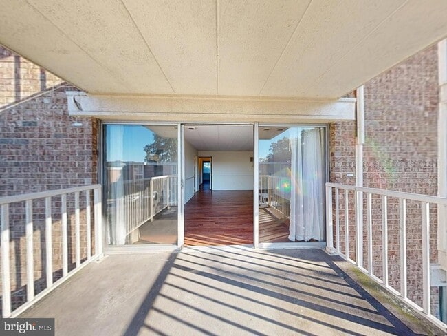 Building Photo - 2622 Fort Farnsworth Rd