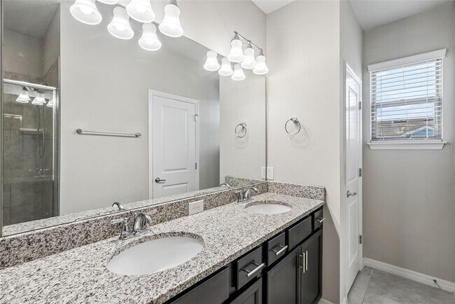Building Photo - 588 Piazza Point