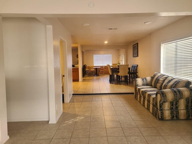 Building Photo - 5708 Piedra Rd NW