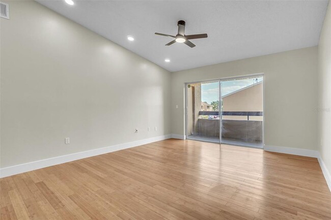 Building Photo - 5235 Vineland Rd