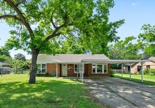 Building Photo - 5601 N Schilder Dr