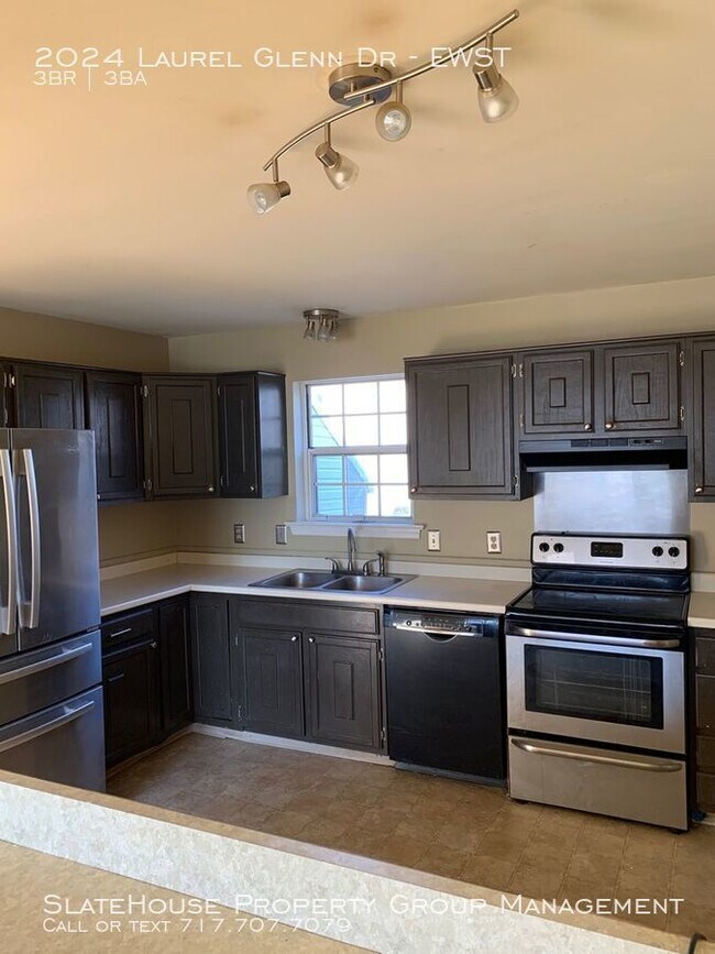 Building Photo - 3 bedroom in Deer Path Woods