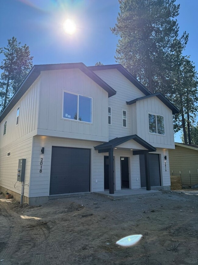Building Photo - Duplex in CDA !