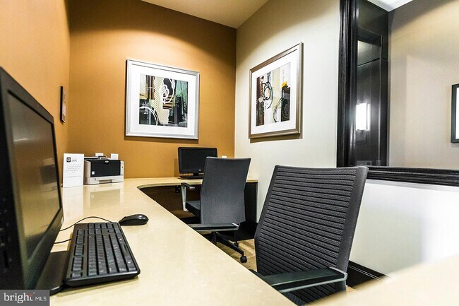 Building Photo - 1305 Churchill Downs Way