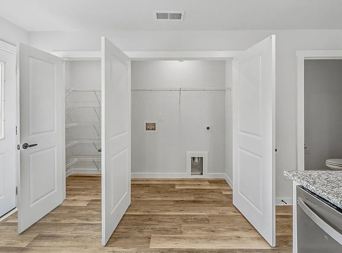 Building Photo - 261 Vanderbilt Rd