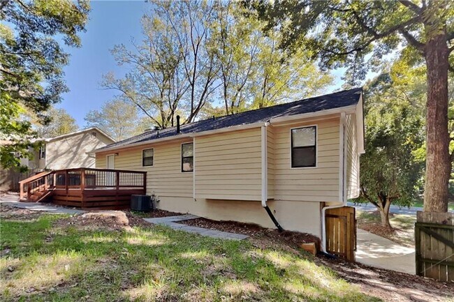 Building Photo - 8030 Sumit Creek Dr NW