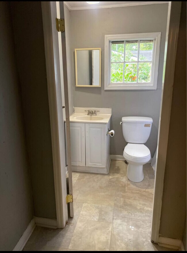 Building Photo - 307 Cude St