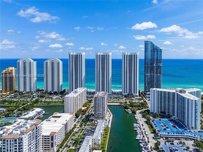 Building Photo - 16001 Collins Ave