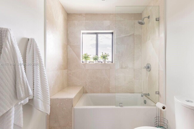 Building Photo - 2809 NE 14th Ave