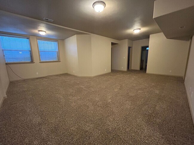 Building Photo - Impressive Home w/ 6 Bedrooms, Full Finished Basement, Lawn Care Included!