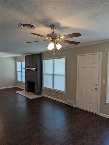 Building Photo - 2413 Hillview Dr